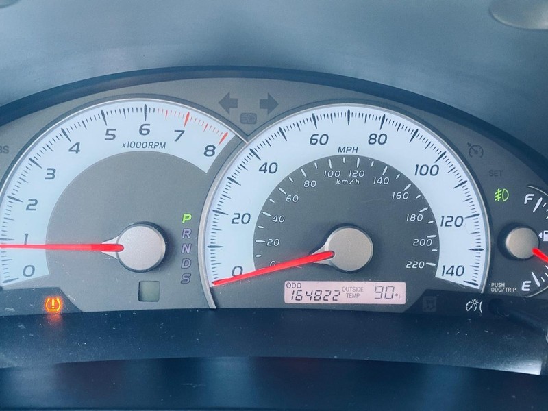 Toyota Camry Vehicle Full-screen Gallery Image 21