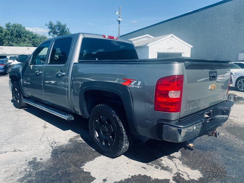 Chevrolet Silverado 1500 Vehicle Full-screen Gallery Image 03