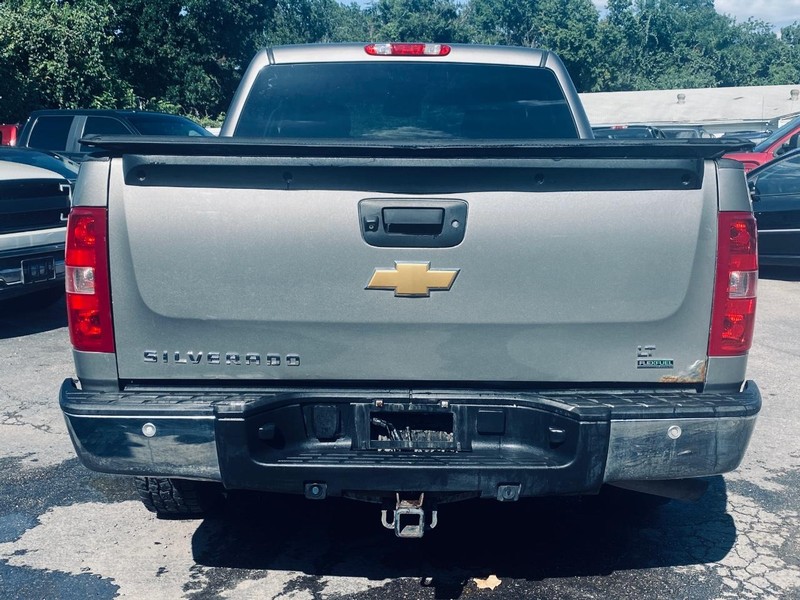 Chevrolet Silverado 1500 Vehicle Full-screen Gallery Image 04