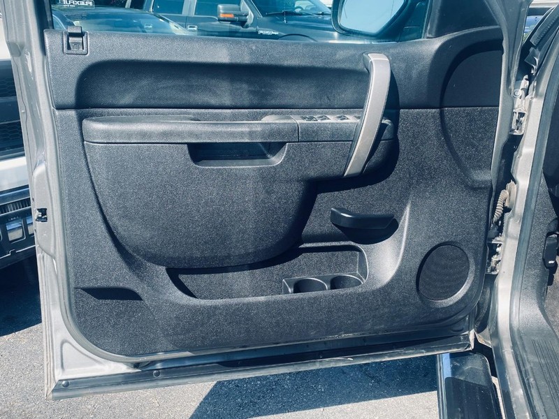 Chevrolet Silverado 1500 Vehicle Full-screen Gallery Image 11