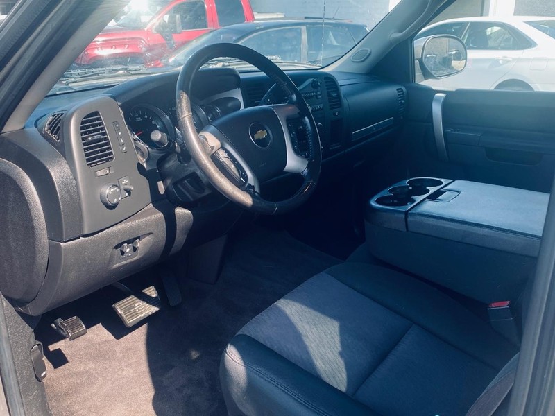 Chevrolet Silverado 1500 Vehicle Full-screen Gallery Image 12