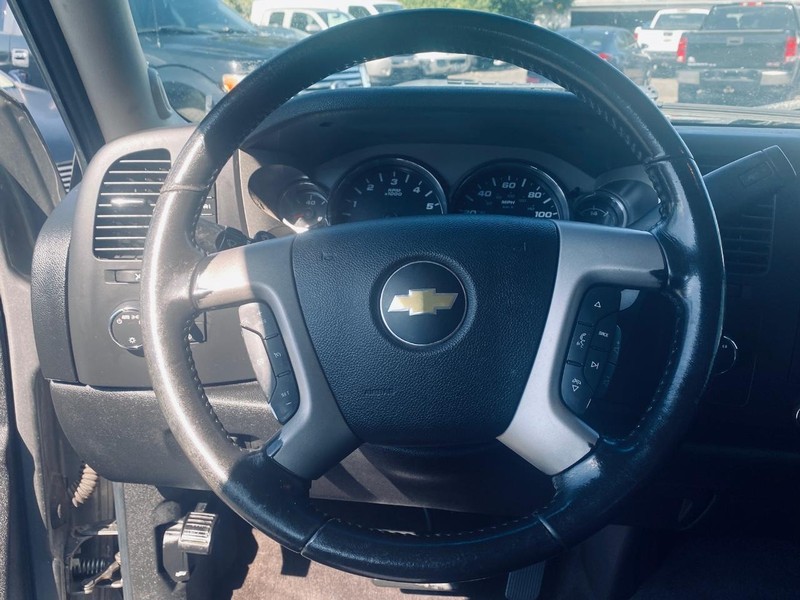 Chevrolet Silverado 1500 Vehicle Full-screen Gallery Image 17