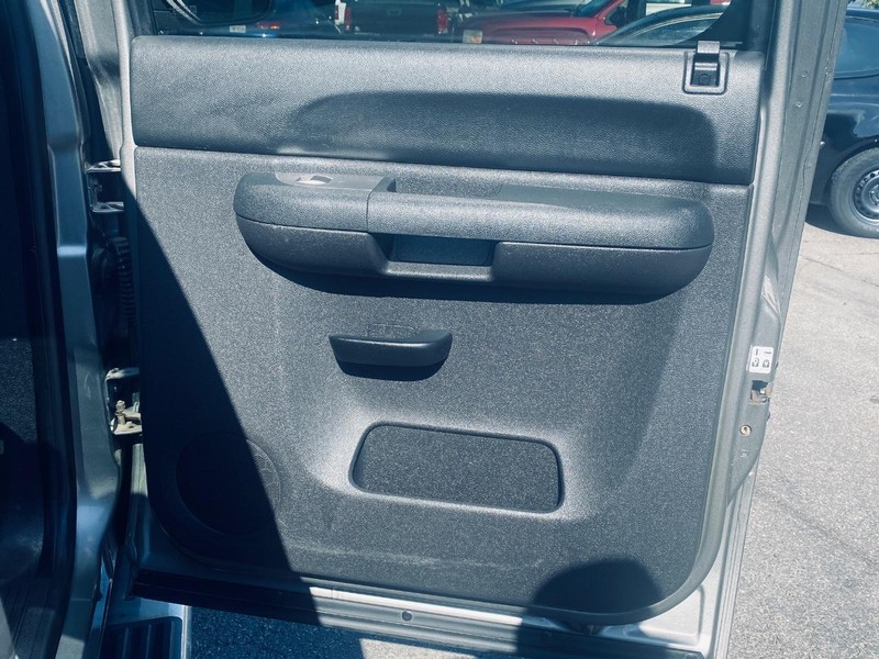 Chevrolet Silverado 1500 Vehicle Full-screen Gallery Image 18