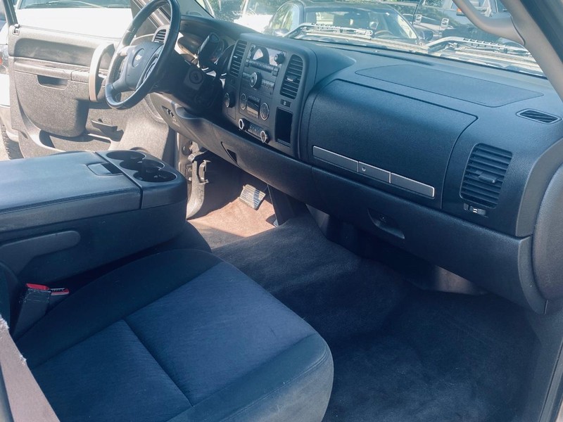 Chevrolet Silverado 1500 Vehicle Full-screen Gallery Image 22