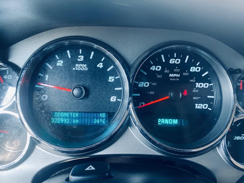 Chevrolet Silverado 1500 Vehicle Full-screen Gallery Image 24