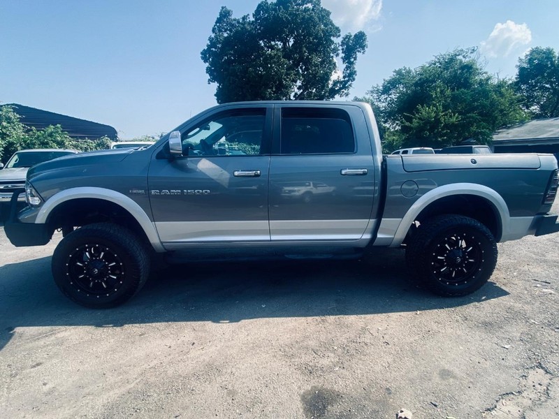 Ram 1500 Vehicle Full-screen Gallery Image 02