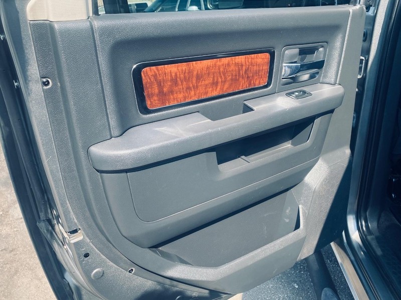 Ram 1500 Vehicle Full-screen Gallery Image 14