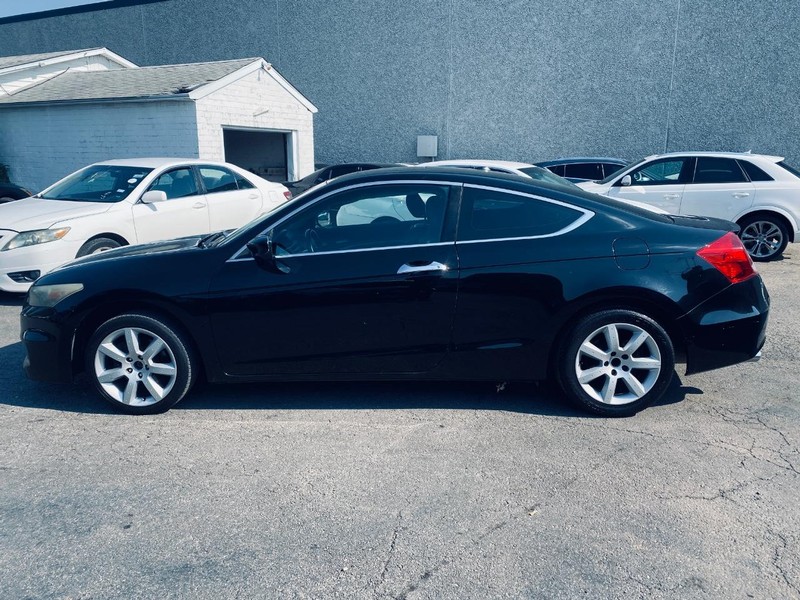 Honda Accord Coupe Vehicle Full-screen Gallery Image 02