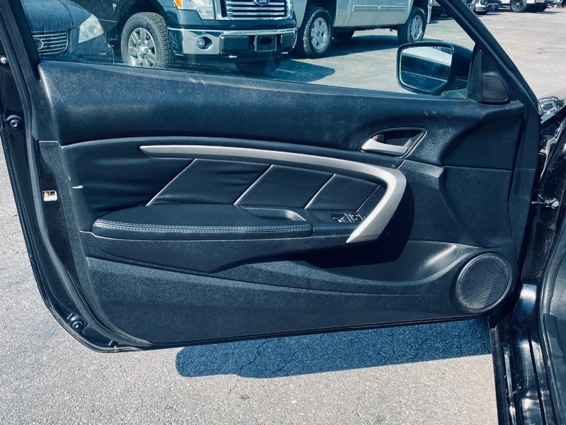 Honda Accord Coupe Vehicle Full-screen Gallery Image 09