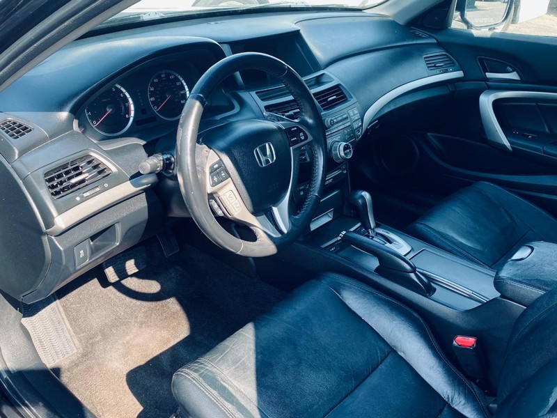Honda Accord Coupe Vehicle Full-screen Gallery Image 11