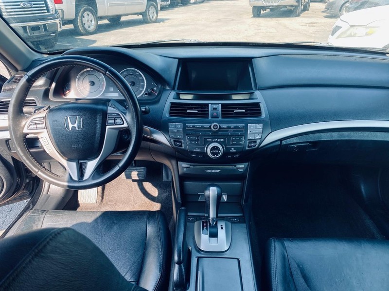 Honda Accord Coupe Vehicle Full-screen Gallery Image 13