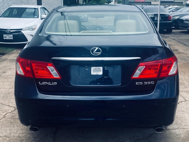 Lexus ES 350 Vehicle Full-screen Gallery Image 04