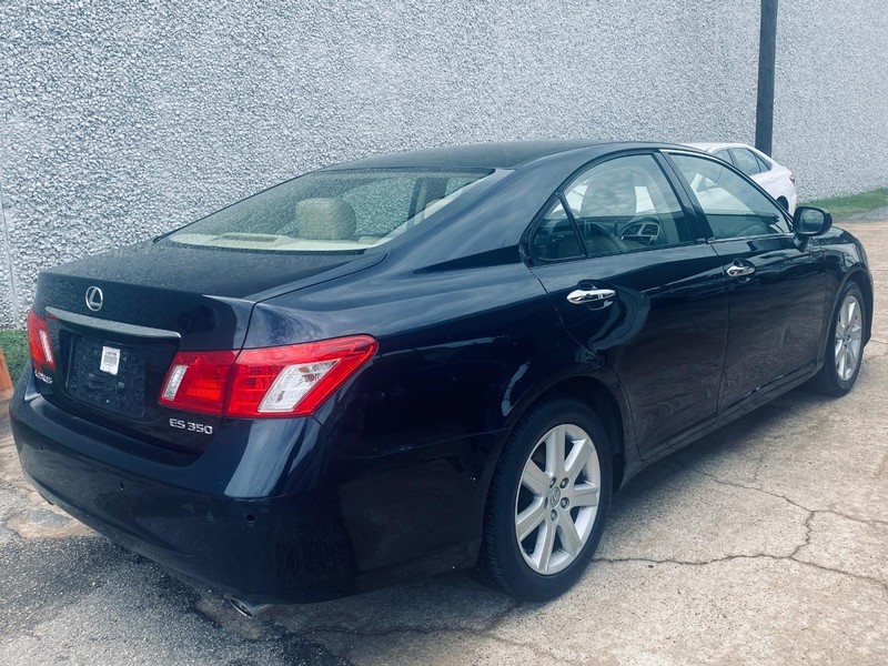 Lexus ES 350 Vehicle Full-screen Gallery Image 06