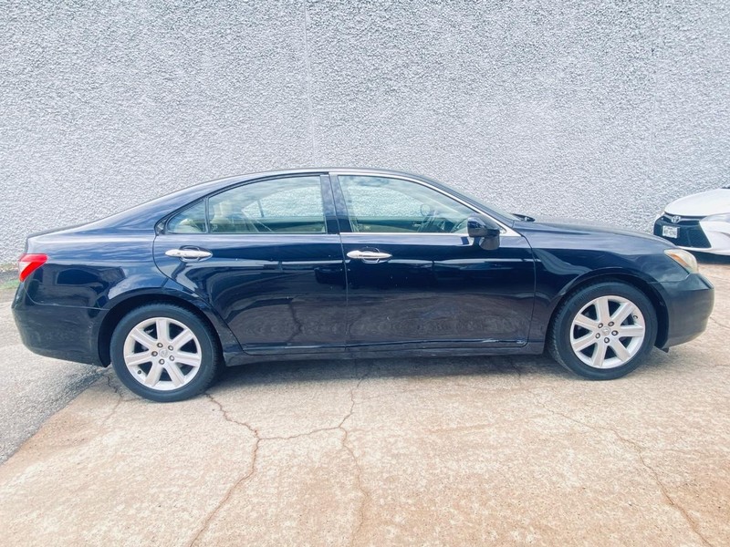 Lexus ES 350 Vehicle Full-screen Gallery Image 07