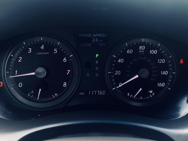 Lexus ES 350 Vehicle Full-screen Gallery Image 25