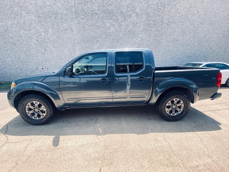 Nissan Frontier Vehicle Full-screen Gallery Image 02