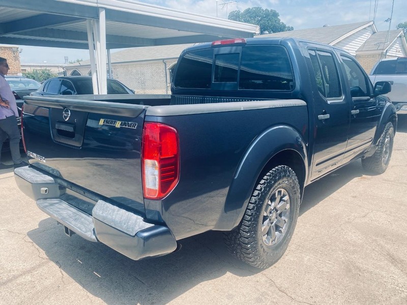 Nissan Frontier Vehicle Full-screen Gallery Image 04