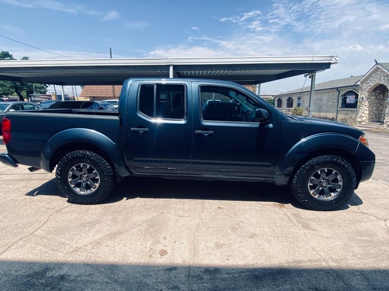 Nissan Frontier Vehicle Full-screen Gallery Image 06
