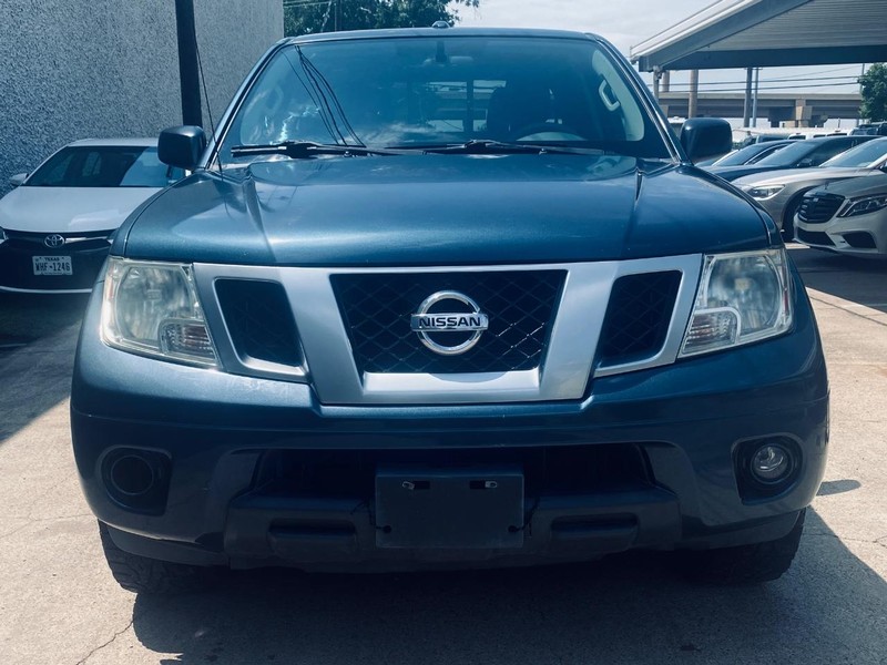 Nissan Frontier Vehicle Full-screen Gallery Image 08