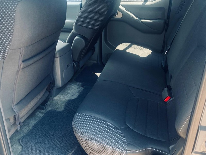 Nissan Frontier Vehicle Full-screen Gallery Image 13