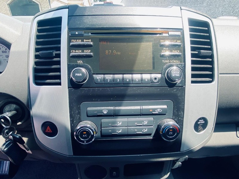 Nissan Frontier Vehicle Full-screen Gallery Image 26