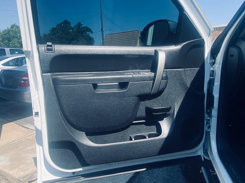 Chevrolet Silverado 1500 Vehicle Full-screen Gallery Image 12