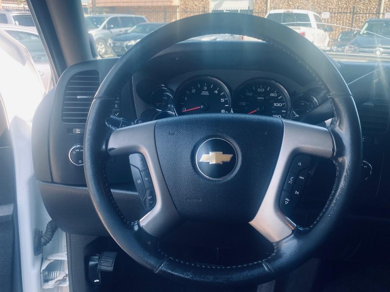 Chevrolet Silverado 1500 Vehicle Full-screen Gallery Image 17
