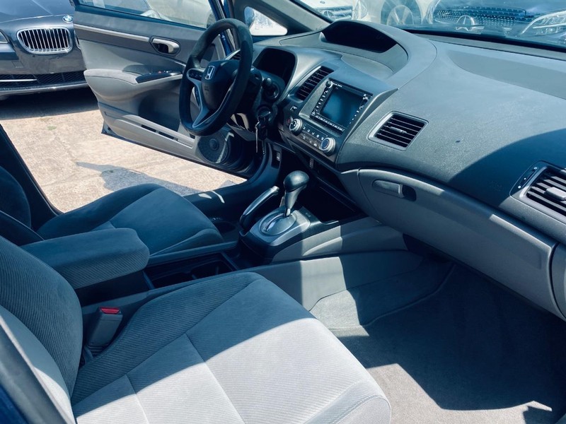 Honda Civic Sedan Vehicle Full-screen Gallery Image 19