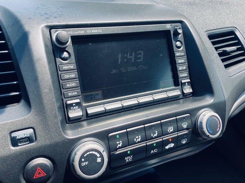Honda Civic Sedan Vehicle Full-screen Gallery Image 23