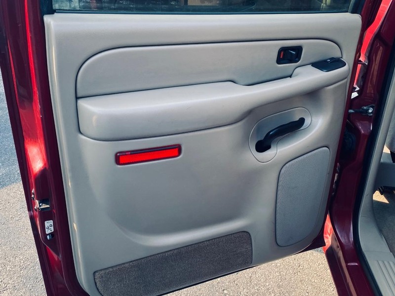 Chevrolet Silverado 1500 Vehicle Full-screen Gallery Image 16