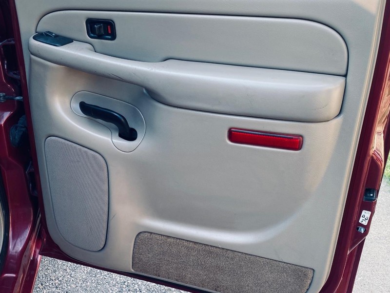 Chevrolet Silverado 1500 Vehicle Full-screen Gallery Image 17