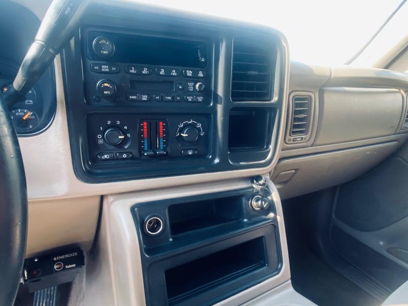 Chevrolet Silverado 1500 Vehicle Full-screen Gallery Image 24