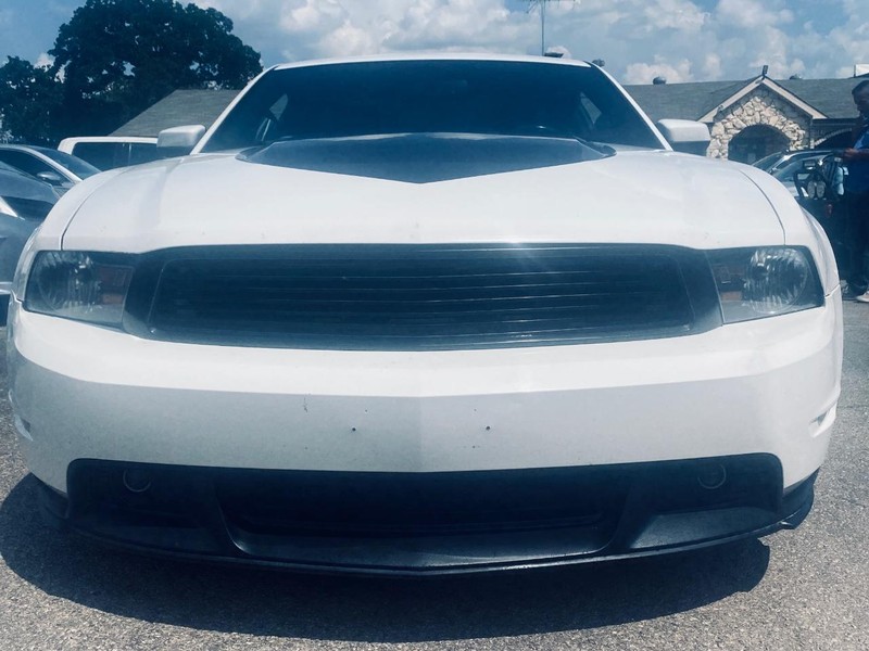 Ford Mustang Vehicle Full-screen Gallery Image 09