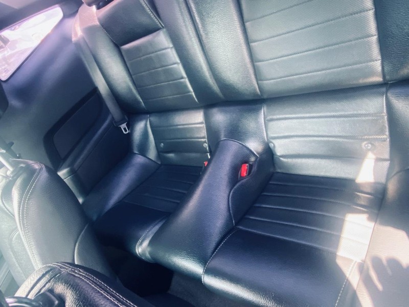 Ford Mustang Vehicle Full-screen Gallery Image 13