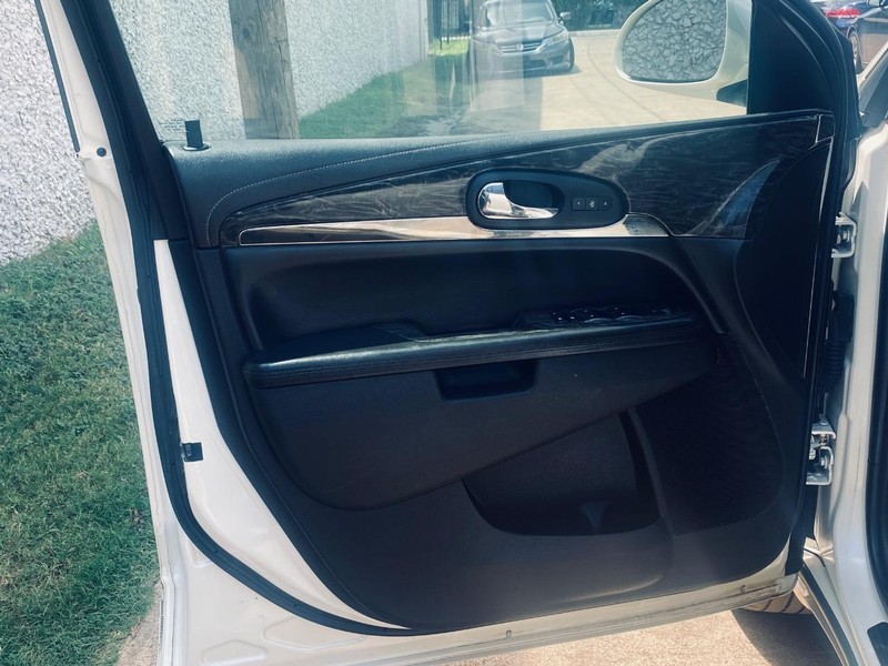 Buick Enclave Vehicle Full-screen Gallery Image 11
