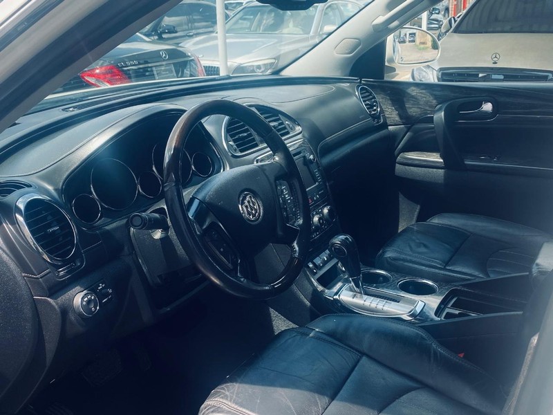 Buick Enclave Vehicle Full-screen Gallery Image 12