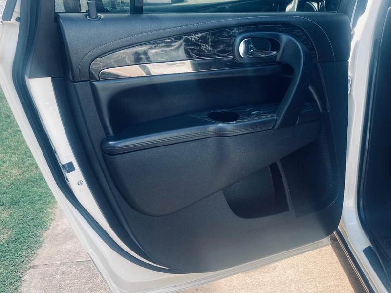 Buick Enclave Vehicle Full-screen Gallery Image 16
