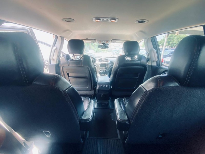 Buick Enclave Vehicle Full-screen Gallery Image 17