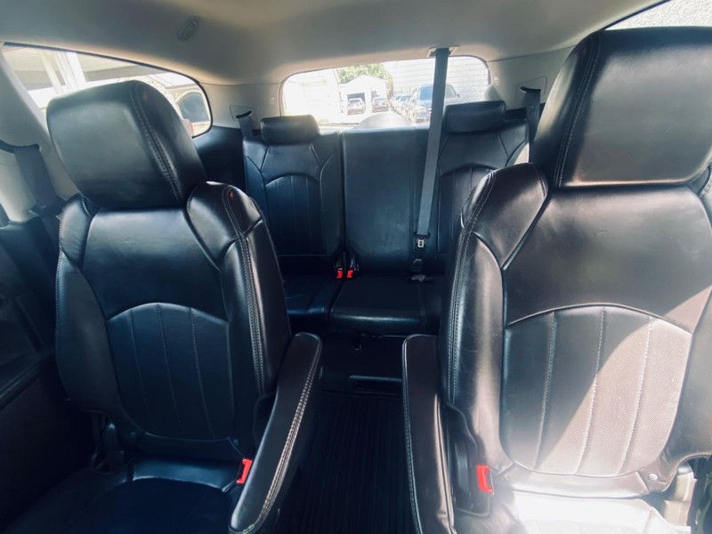 Buick Enclave Vehicle Full-screen Gallery Image 18