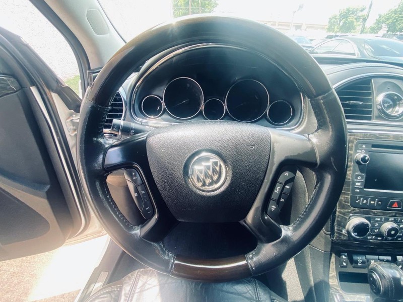 Buick Enclave Vehicle Full-screen Gallery Image 21