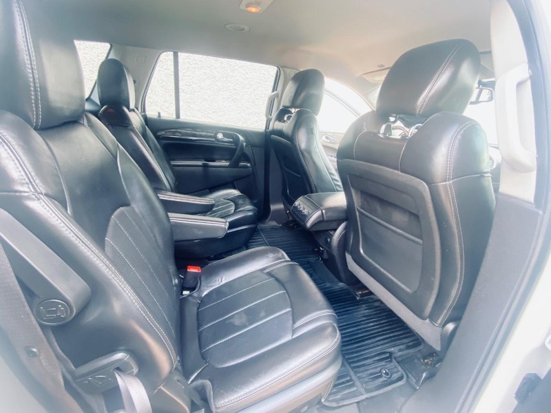 Buick Enclave Vehicle Full-screen Gallery Image 23