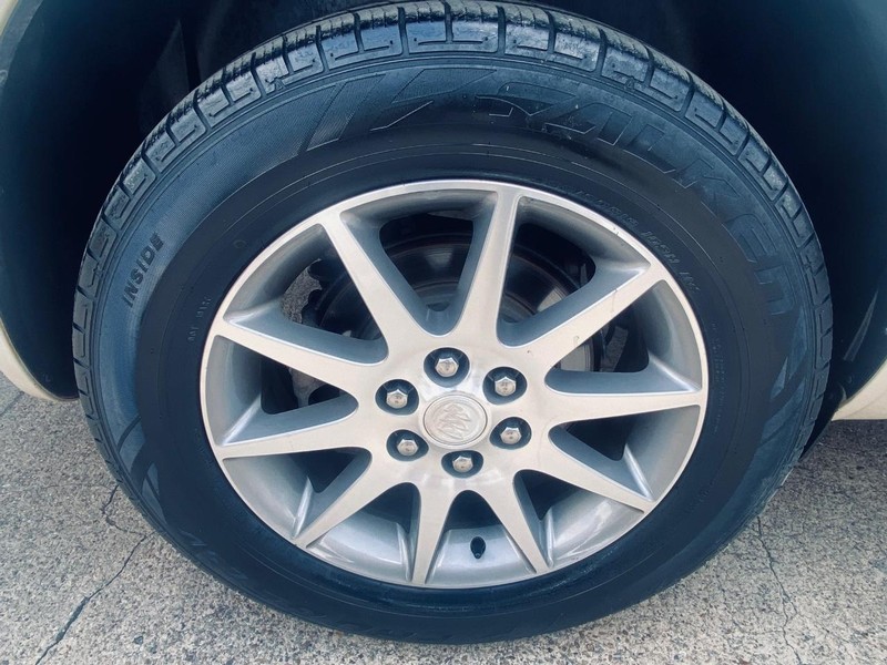 Buick Enclave Vehicle Full-screen Gallery Image 24