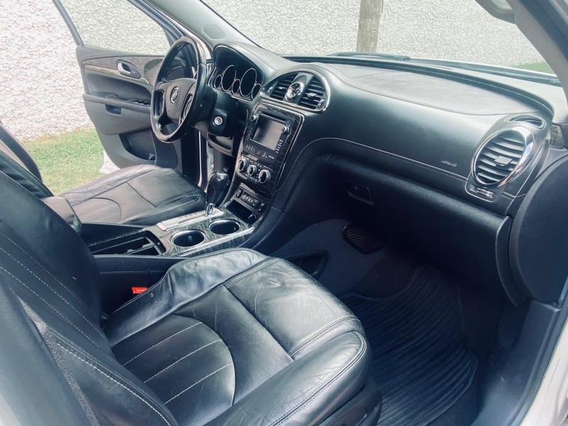 Buick Enclave Vehicle Full-screen Gallery Image 25