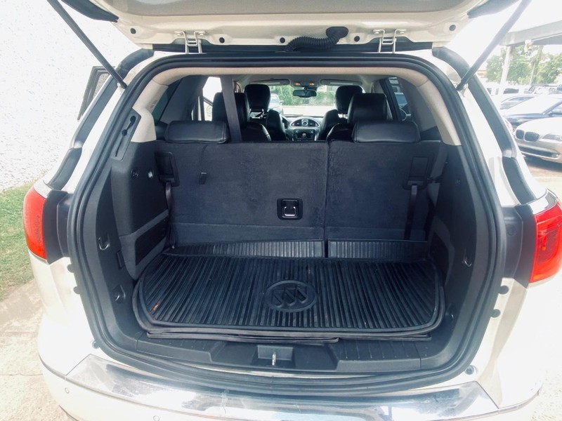 Buick Enclave Vehicle Full-screen Gallery Image 29