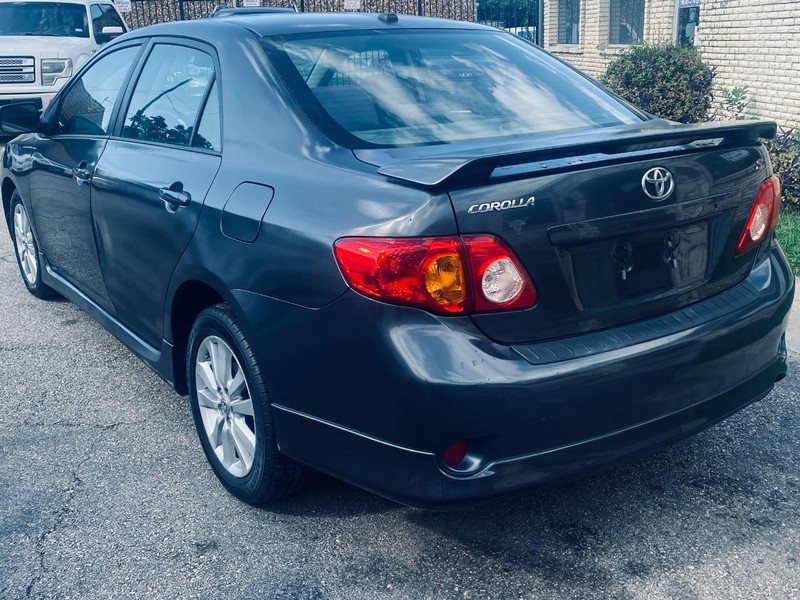 Toyota Corolla Vehicle Full-screen Gallery Image 03