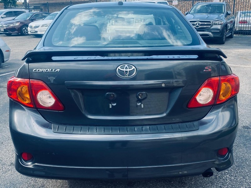 Toyota Corolla Vehicle Full-screen Gallery Image 04