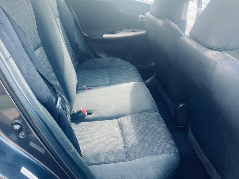 Toyota Corolla Vehicle Full-screen Gallery Image 11