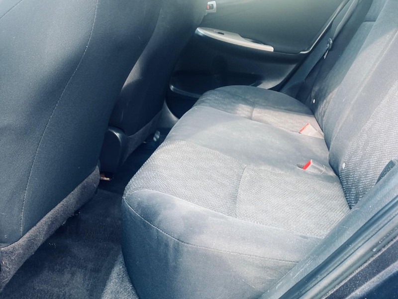 Toyota Corolla Vehicle Full-screen Gallery Image 13