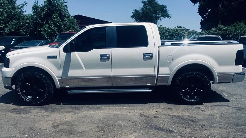 Ford F-150 Vehicle Full-screen Gallery Image 02