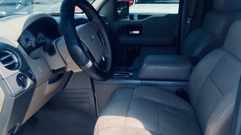 Ford F-150 Vehicle Full-screen Gallery Image 12